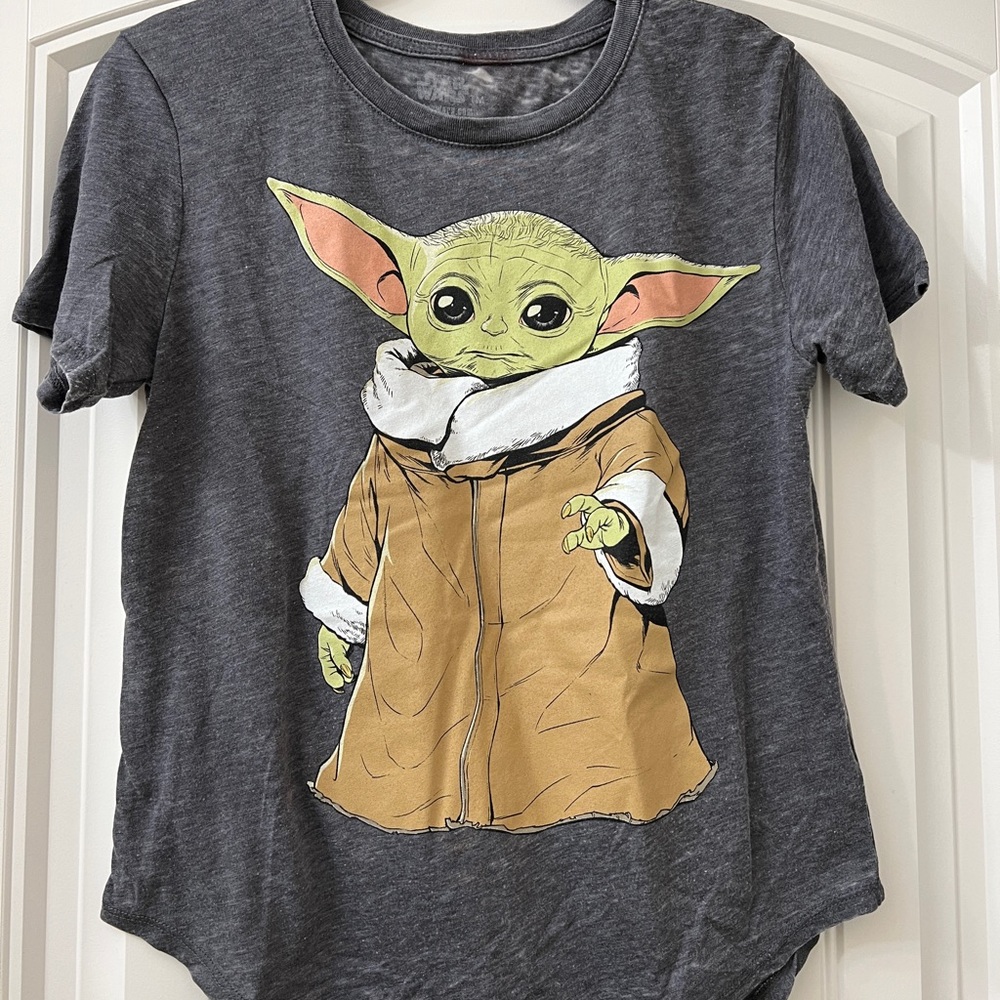 Baby Yoda T-Shirt, size USA S